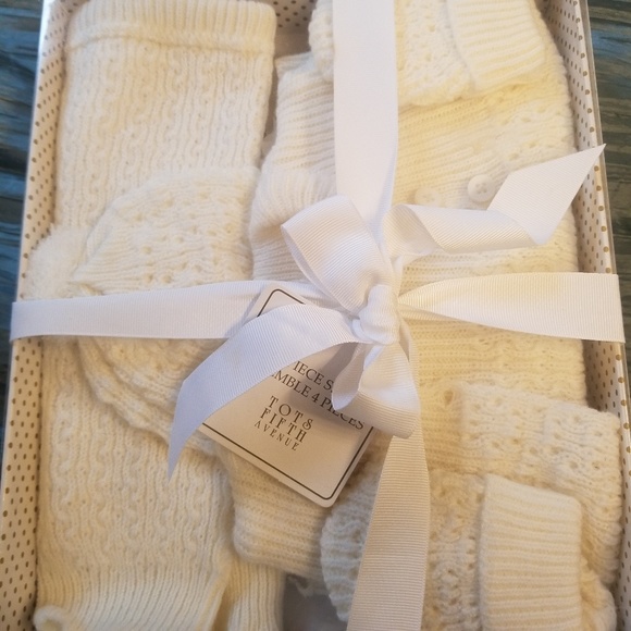 saks fifth avenue newborn knitted set - Picture 1 of 4